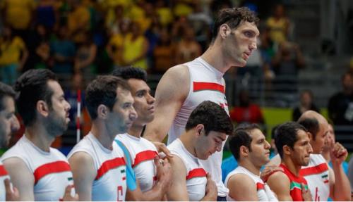 دردسرهای غول مهربان ایرانی در پاریس مهرزاد روی زمین می خوابد!