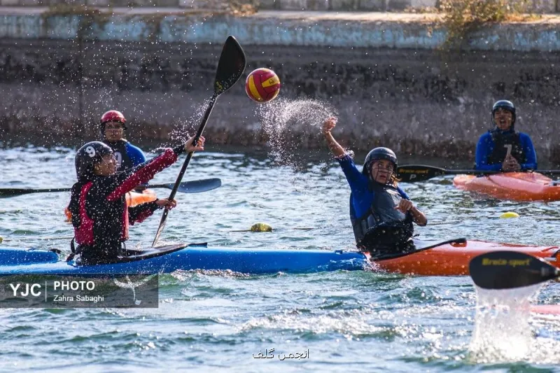 عکس جدال دخترهای قایقران در دریاچه ورزشگاه آزادی