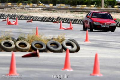برگزاری مسابقات اتومبیلرانی اسلالوم در قشم